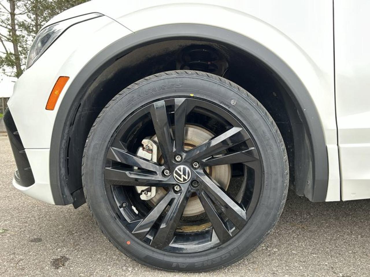 2024 Volkswagen Tiguan Comfortline R-Line 4WD | No Accidents Photo