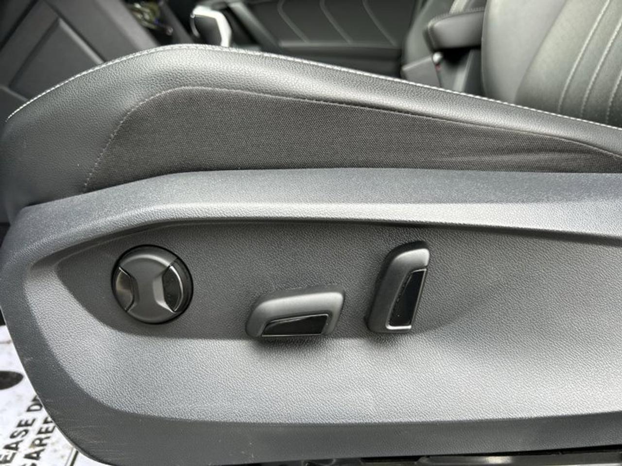 2024 Volkswagen Tiguan Comfortline R-Line 4WD | No Accidents Photo