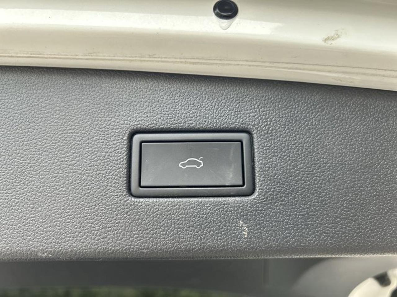 2024 Volkswagen Tiguan Comfortline R-Line 4WD | No Accidents Photo