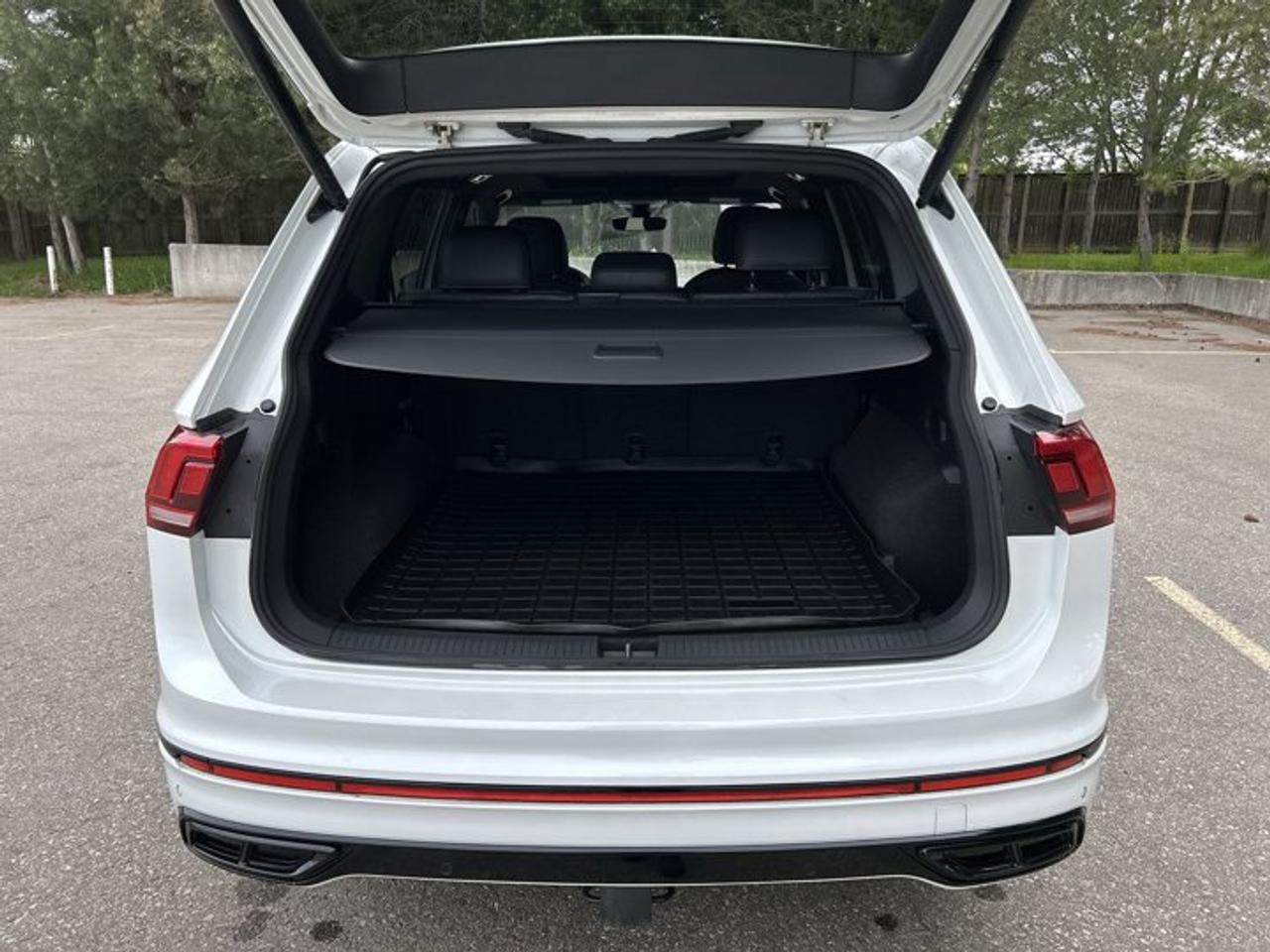 2024 Volkswagen Tiguan Comfortline R-Line 4WD | No Accidents Photo