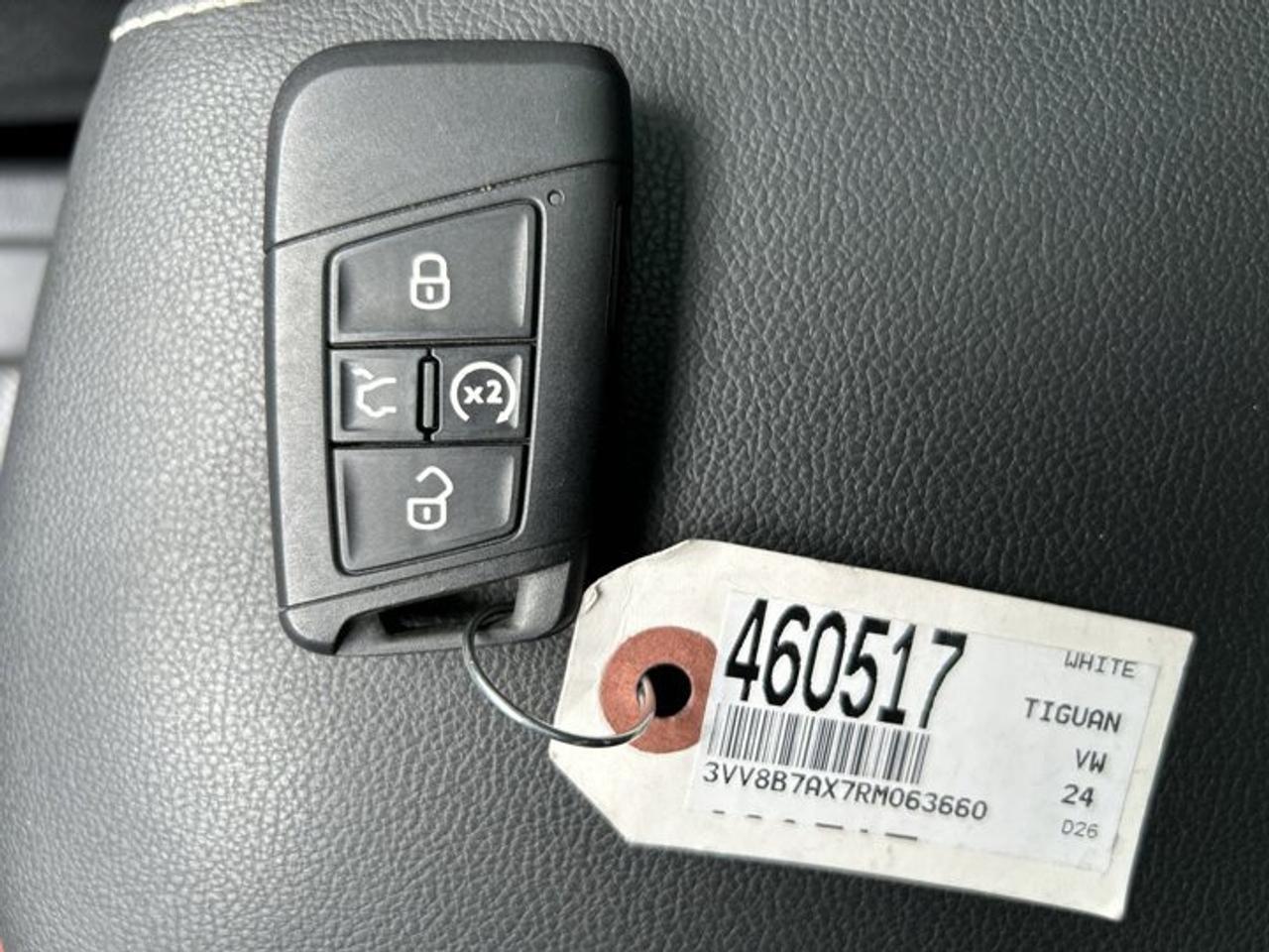 2024 Volkswagen Tiguan Comfortline R-Line 4WD | No Accidents Photo