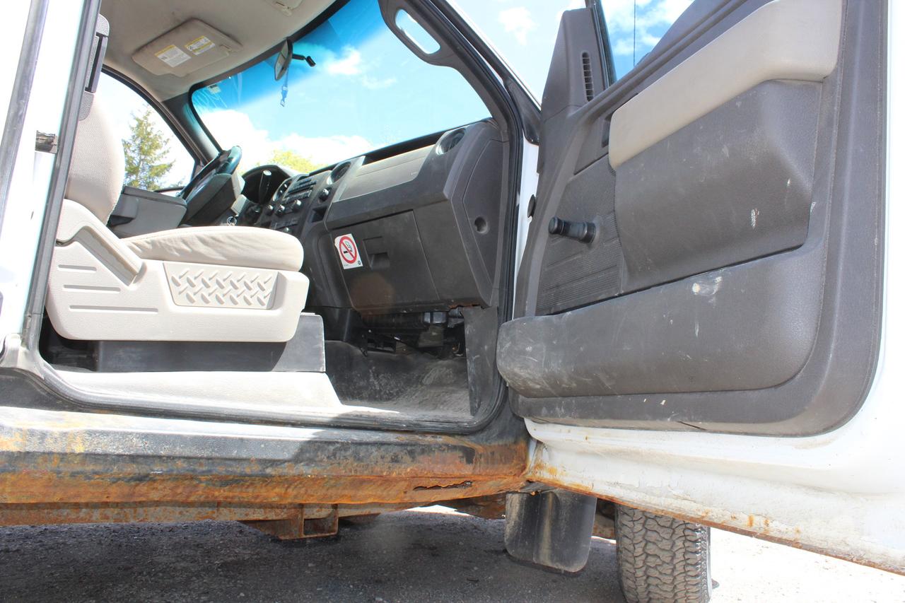 2010 Ford F-150 XL Photo