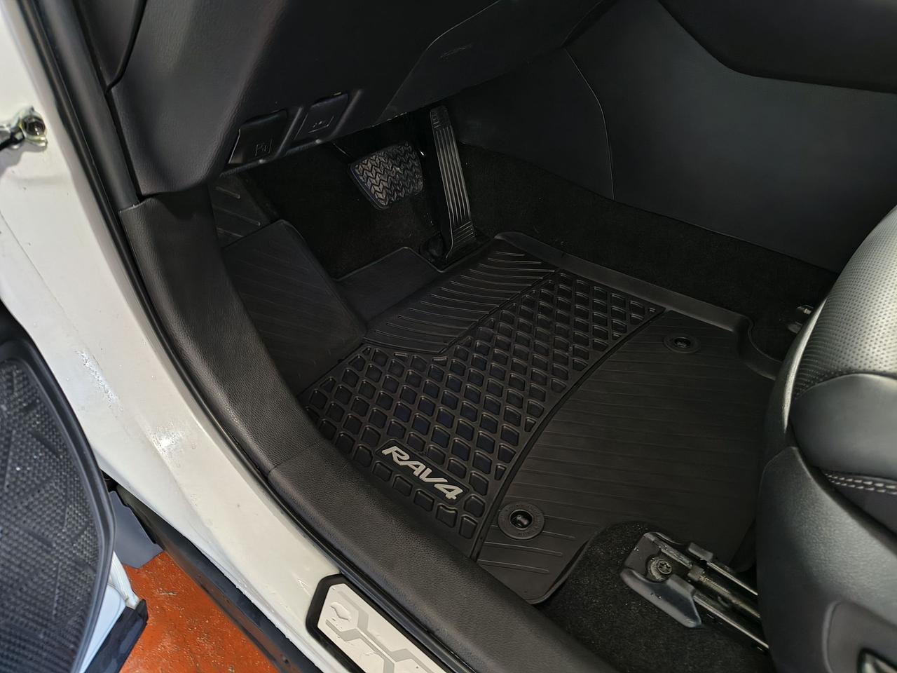 2023 Toyota RAV4 LIMITED  Photo0