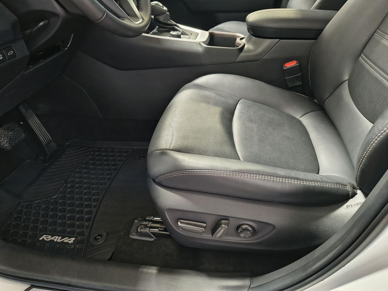 2023 Toyota RAV4 LIMITED  Photo0