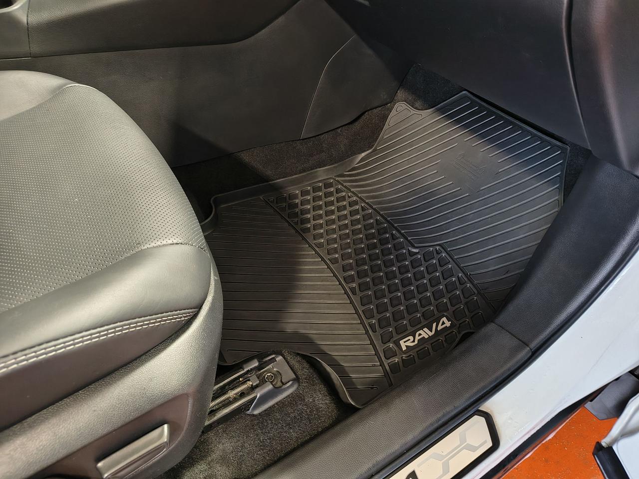 2023 Toyota RAV4 LIMITED  Photo