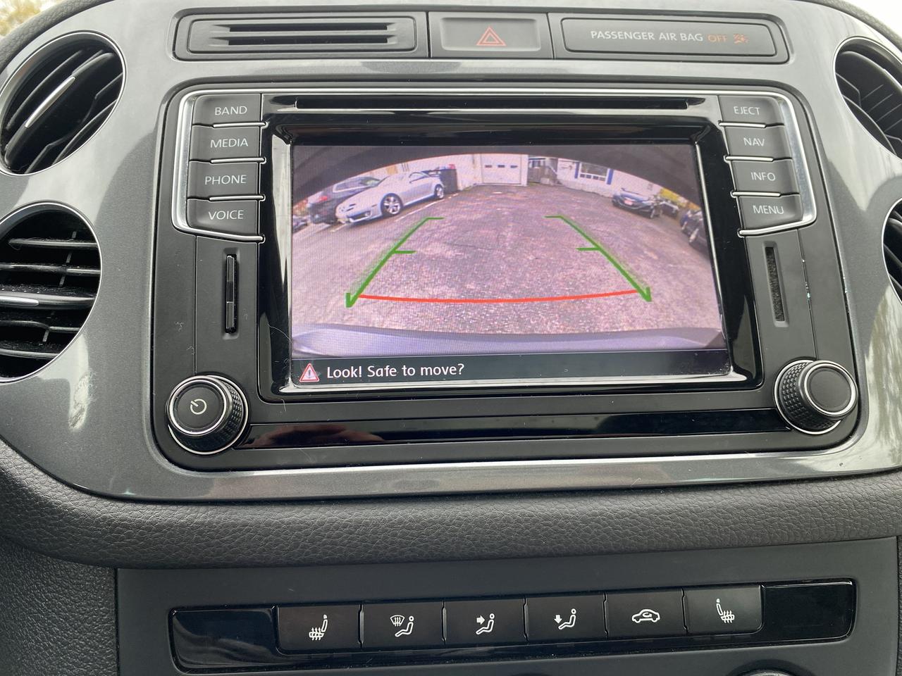 2016 Volkswagen Tiguan Automatic/4Cylinder/PanoRoof/Navi/Backup Cam Photo