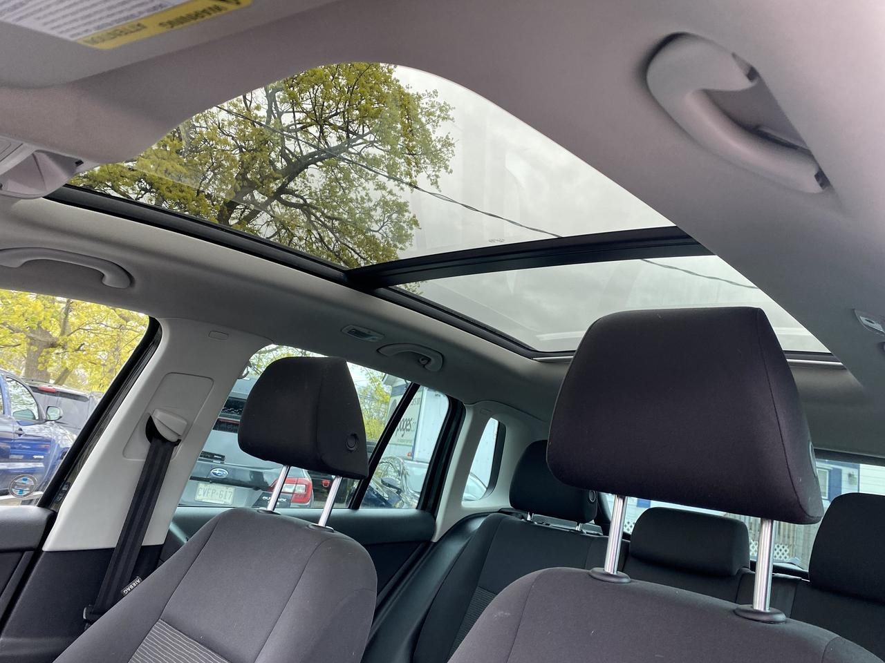2016 Volkswagen Tiguan Automatic/4Cylinder/PanoRoof/Navi/Backup Cam Photo