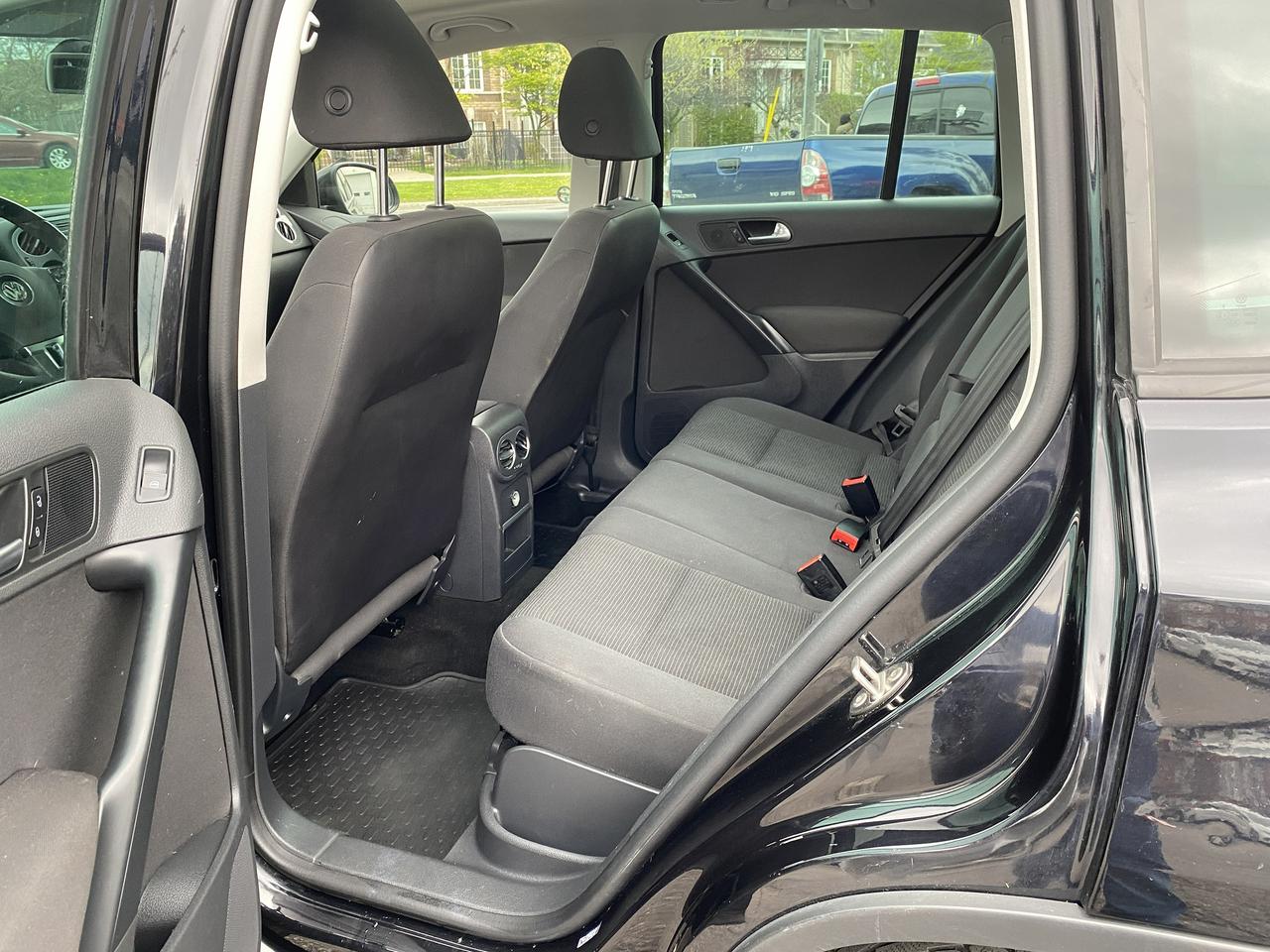 2016 Volkswagen Tiguan Automatic/4Cylinder/PanoRoof/Navi/Backup Cam Photo