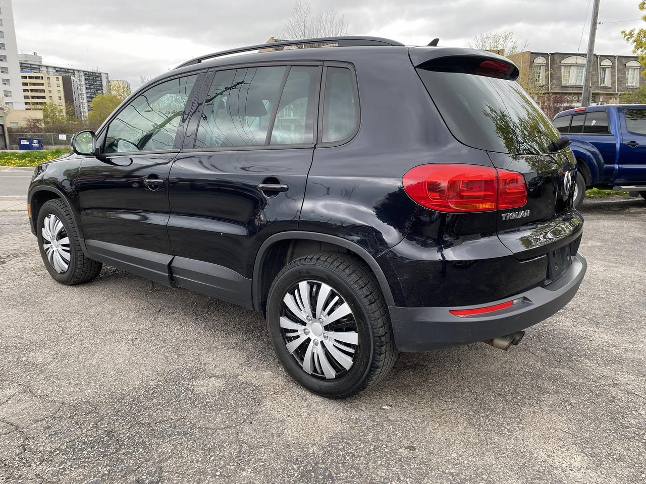 2016 Volkswagen Tiguan Automatic/4Cylinder/PanoRoof/Navi/Backup Cam Photo