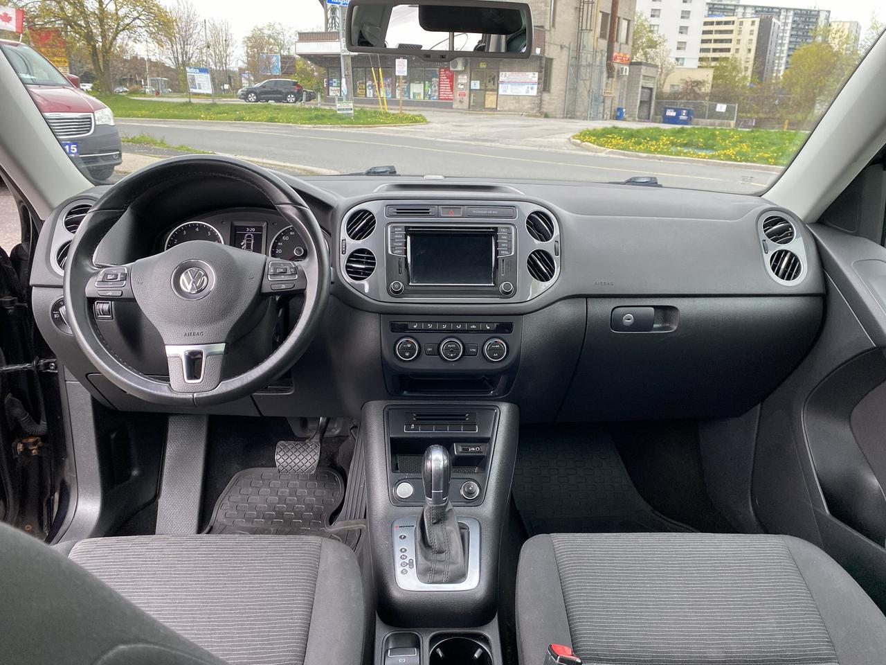 2016 Volkswagen Tiguan Automatic/4Cylinder/PanoRoof/Navi/Backup Cam Photo