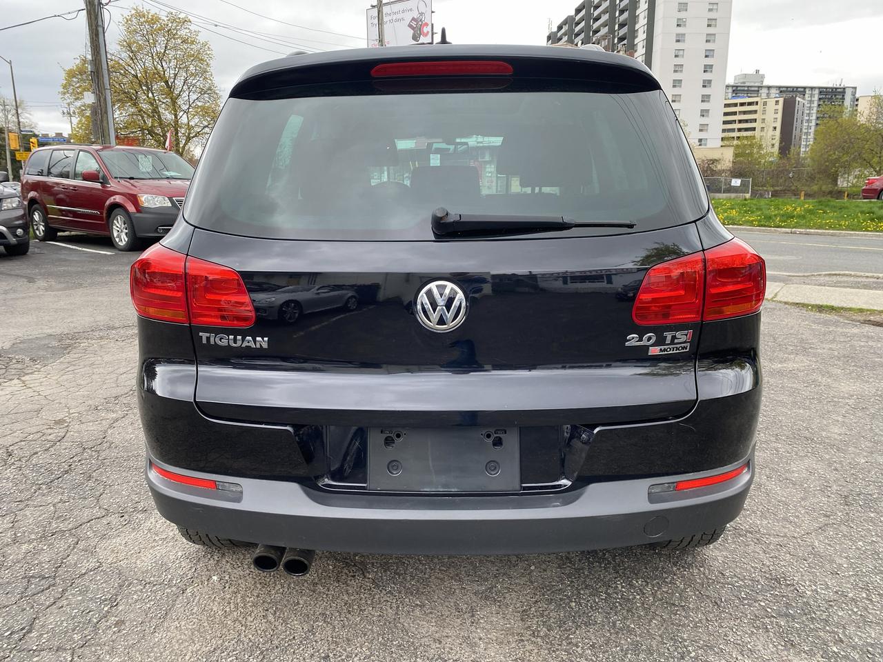 2016 Volkswagen Tiguan Automatic/4Cylinder/PanoRoof/Navi/Backup Cam Photo1