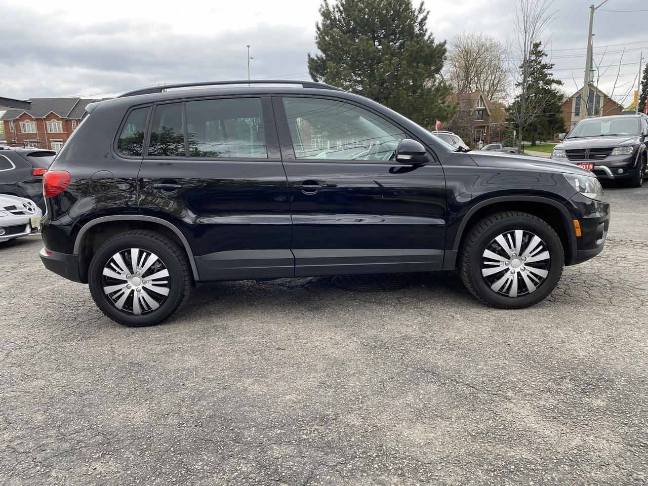 2016 Volkswagen Tiguan Automatic/4Cylinder/PanoRoof/Navi/Backup Cam Photo