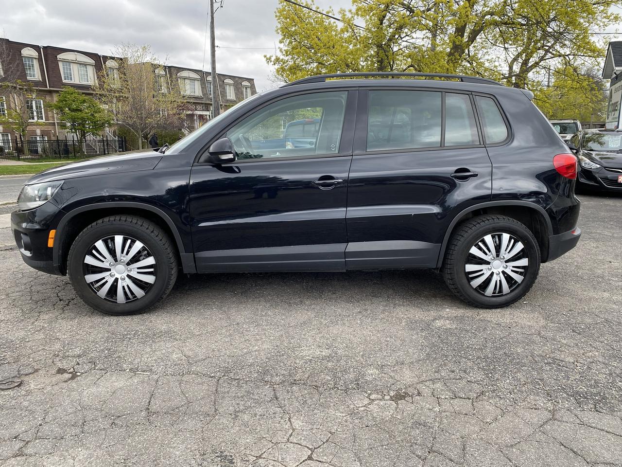 2016 Volkswagen Tiguan Automatic/4Cylinder/PanoRoof/Navi/Backup Cam Photo