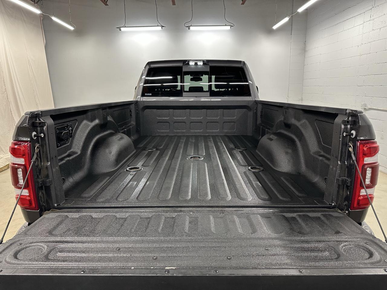2022 RAM 3500 Laramie | CLEAN CARFAX | DIESEL | 8 FT BED Photo6