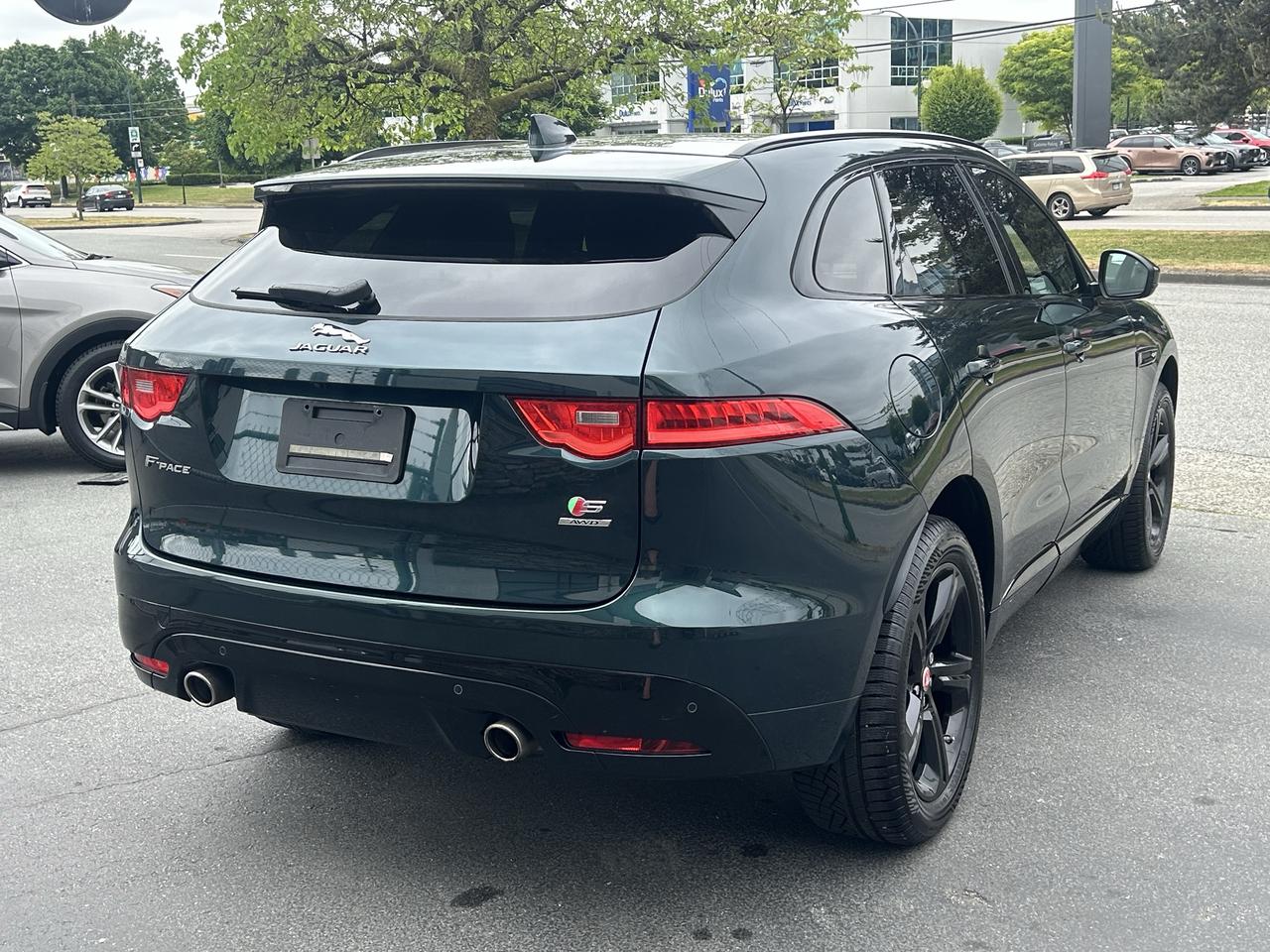 2017 Jaguar F-PACE AWD 4dr S Photo