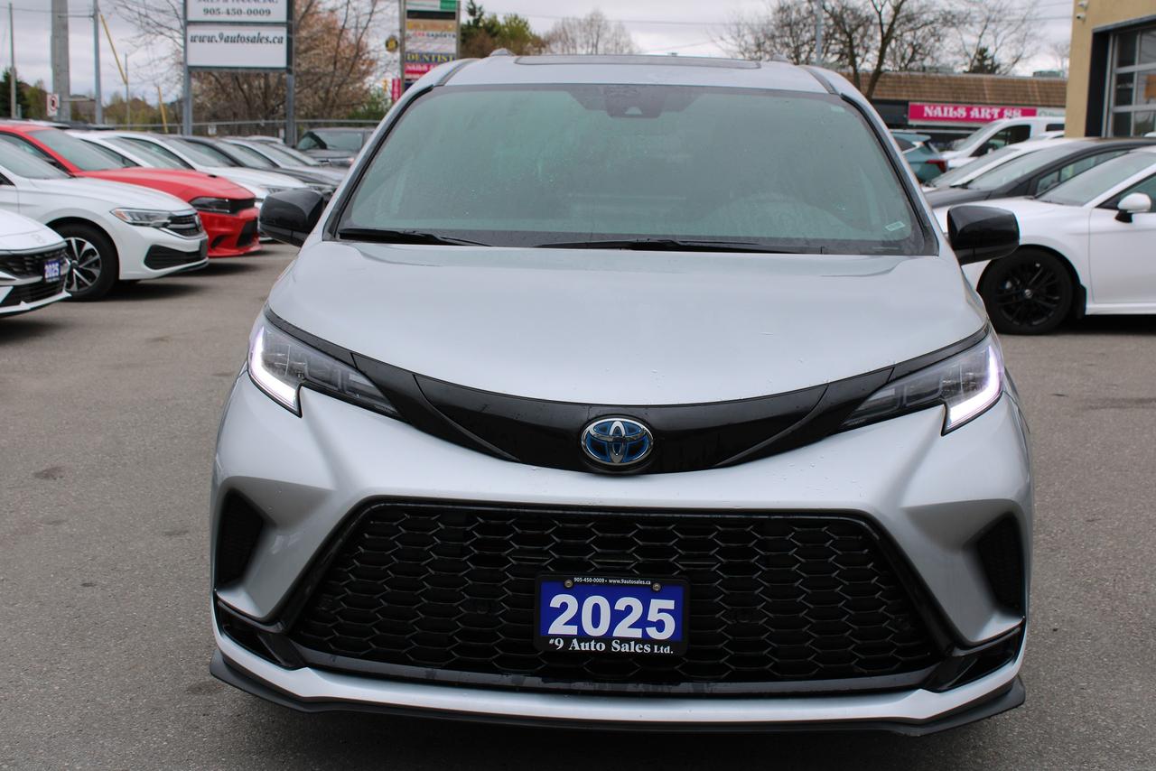2025 Toyota Sienna XSE Photo2