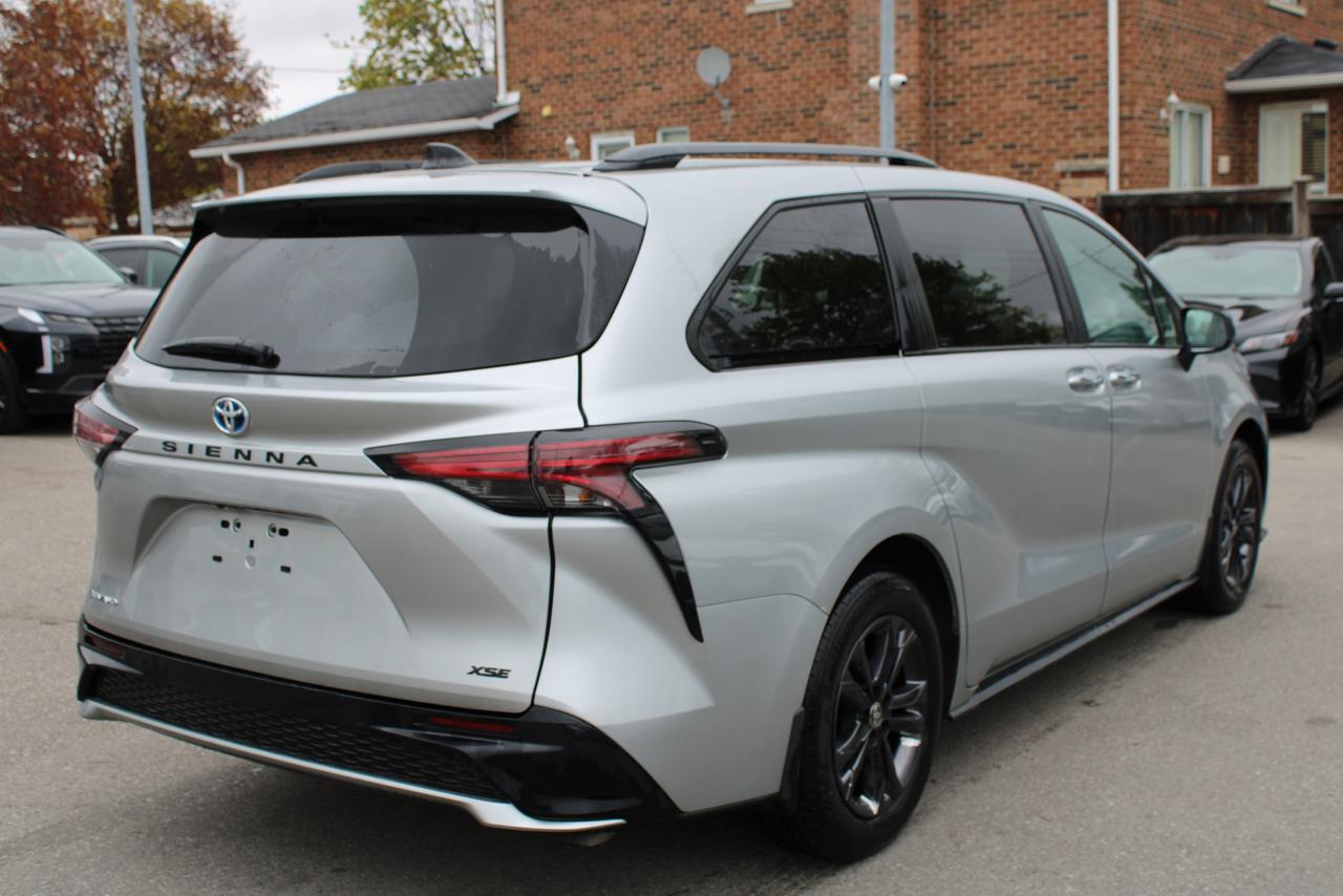 2025 Toyota Sienna XSE Photo3