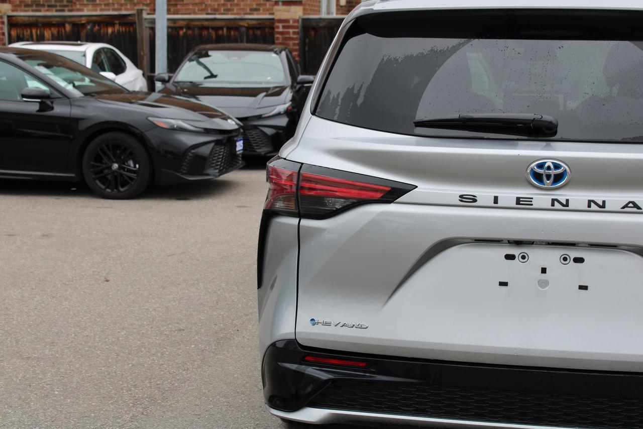 2025 Toyota Sienna XSE Photo