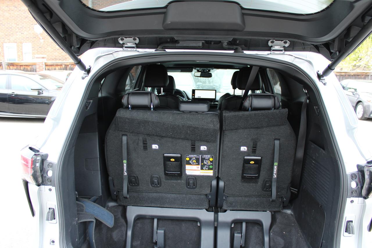 2025 Toyota Sienna XSE Photo