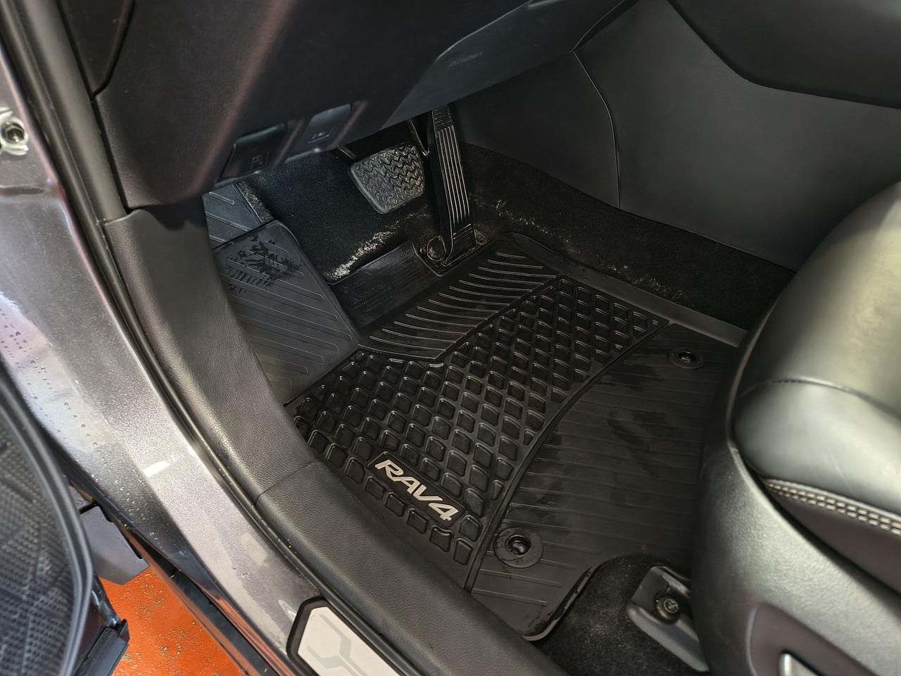 2024 Toyota RAV4 XLE Photo0