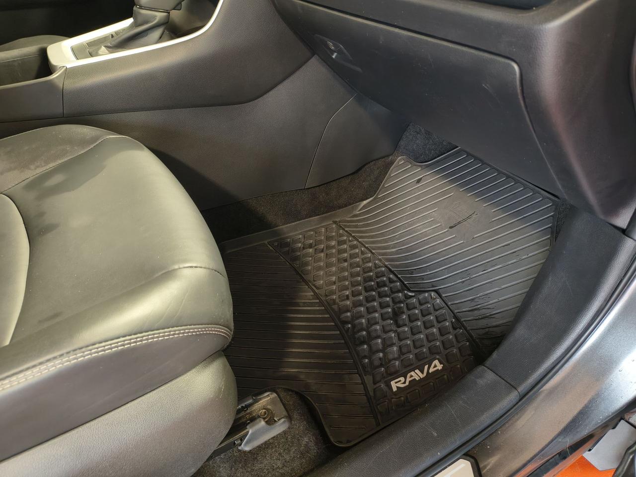 2024 Toyota RAV4 XLE Photo0