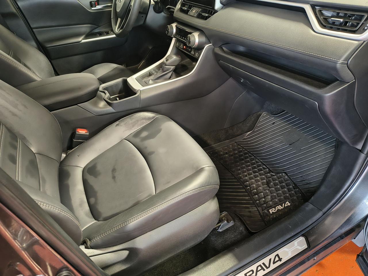 2024 Toyota RAV4 XLE Photo0