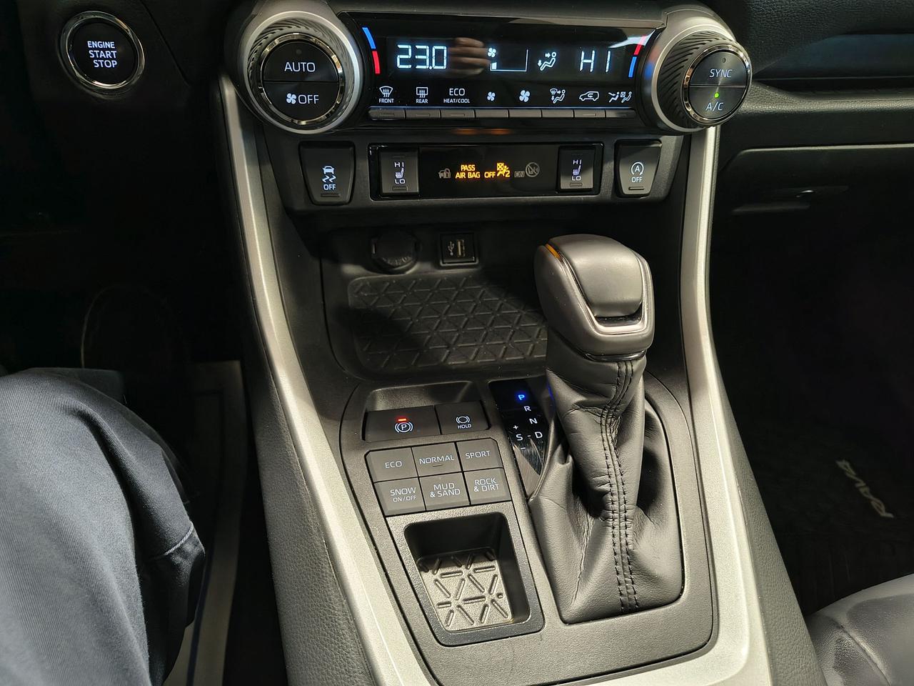 2024 Toyota RAV4 XLE Photo