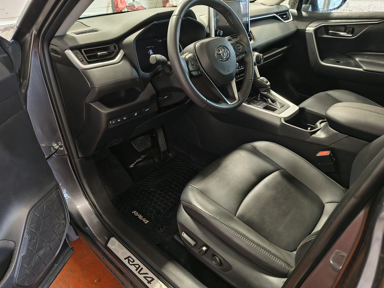 2024 Toyota RAV4 XLE Photo0