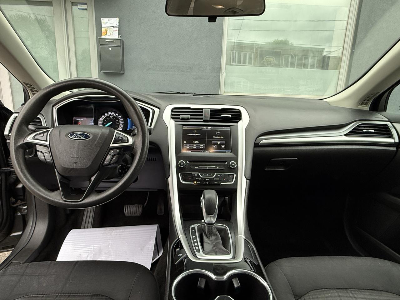 2016 Ford Fusion SE Photo