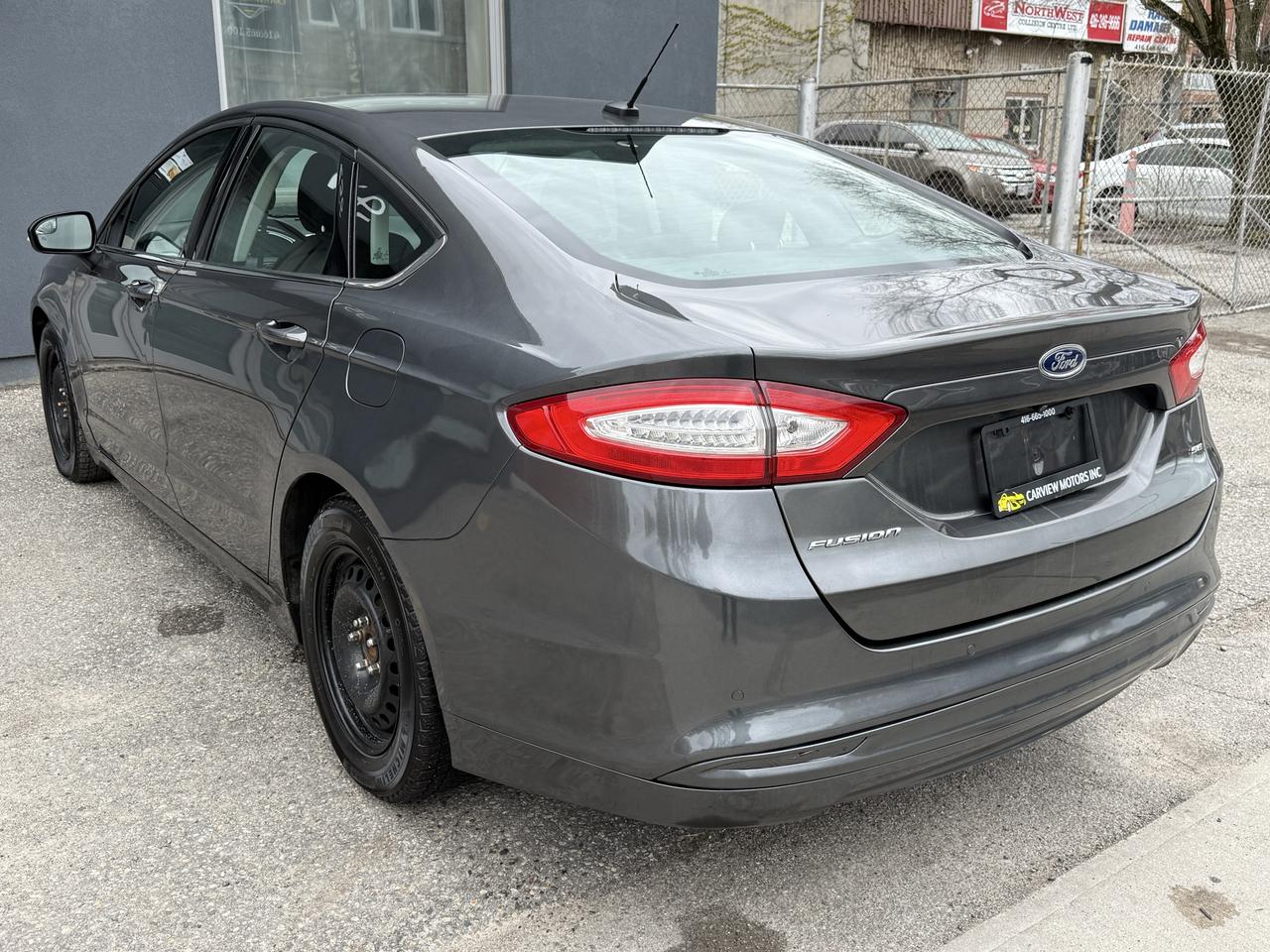 2016 Ford Fusion SE Photo