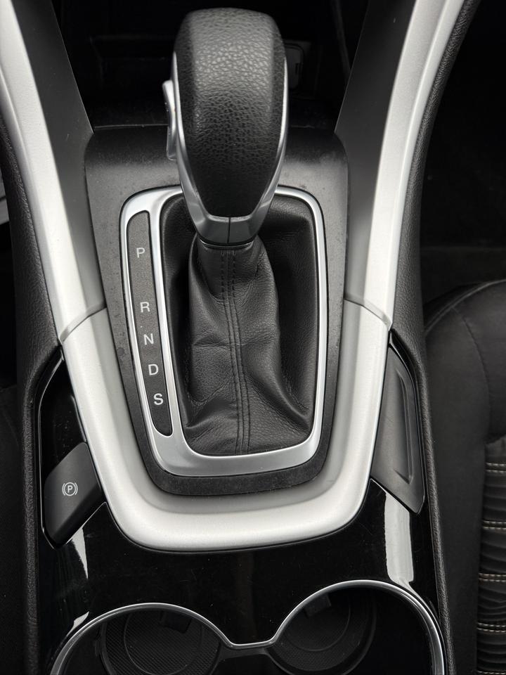 2016 Ford Fusion SE Photo