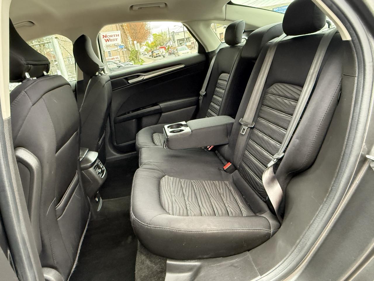 2016 Ford Fusion SE Photo
