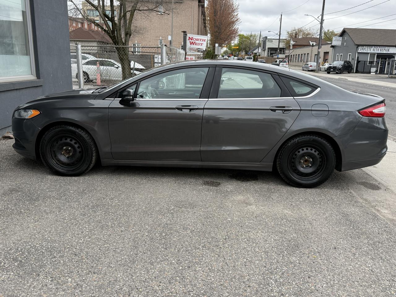 2016 Ford Fusion SE Photo