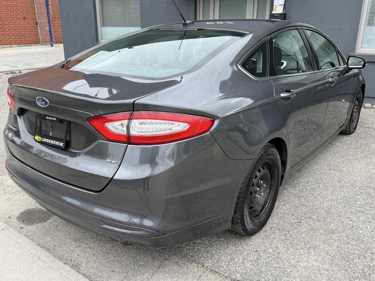 2016 Ford Fusion SE Photo