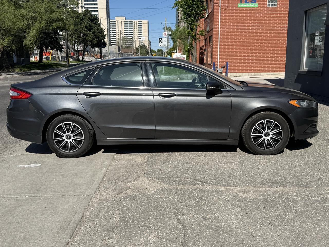 2016 Ford Fusion 4dr Sdn SE FWD Photo