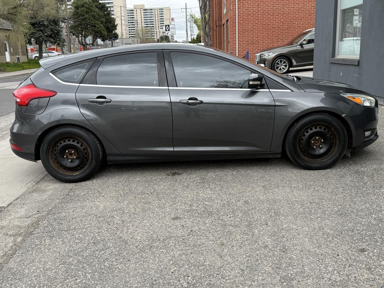 2016 Ford Focus Titanium Photo3