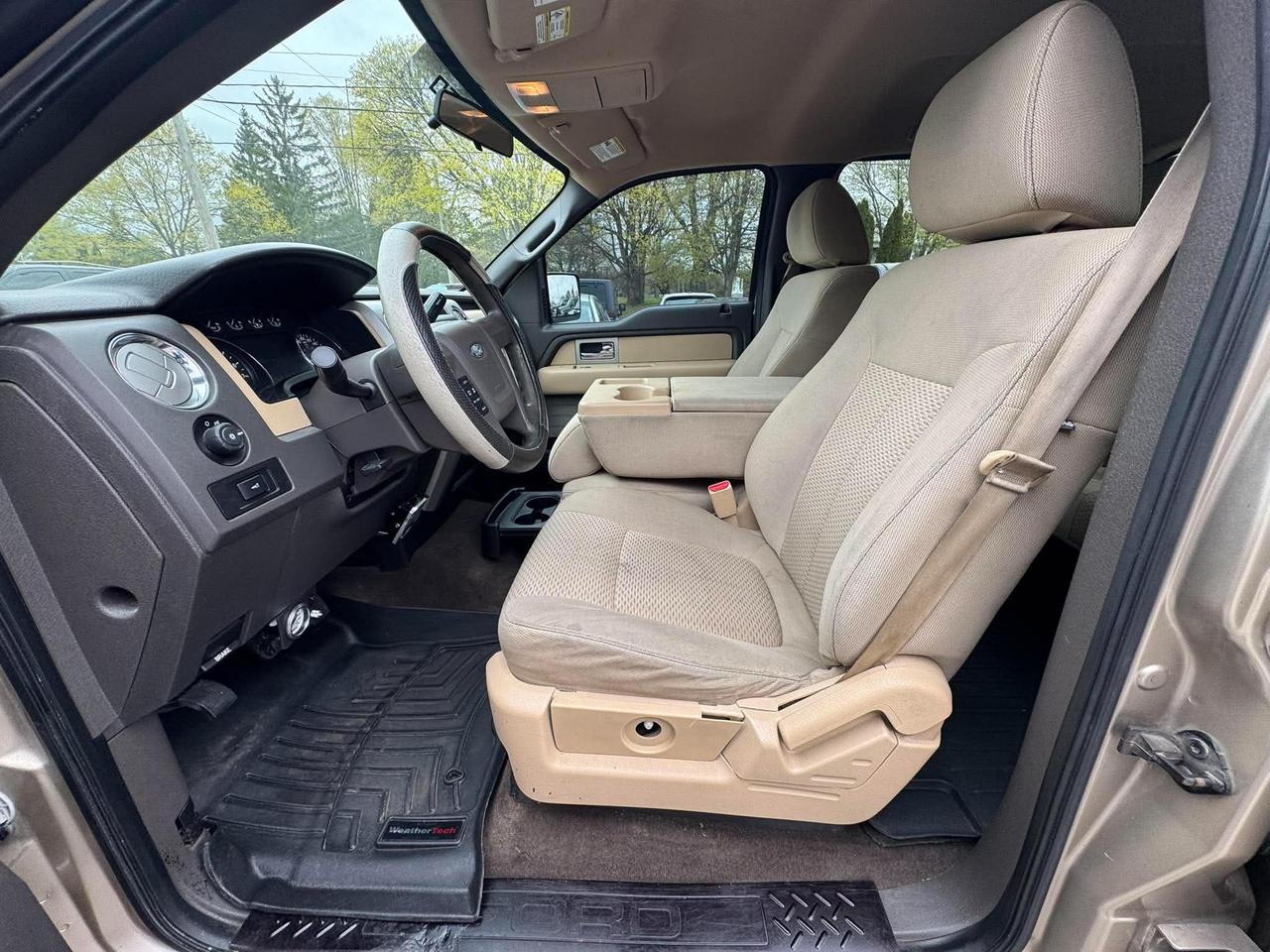 2011 Ford F-150 4WD SUPERCREW 145" XLT Photo