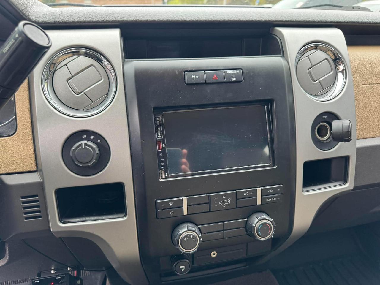 2011 Ford F-150 4WD SUPERCREW 145" XLT Photo