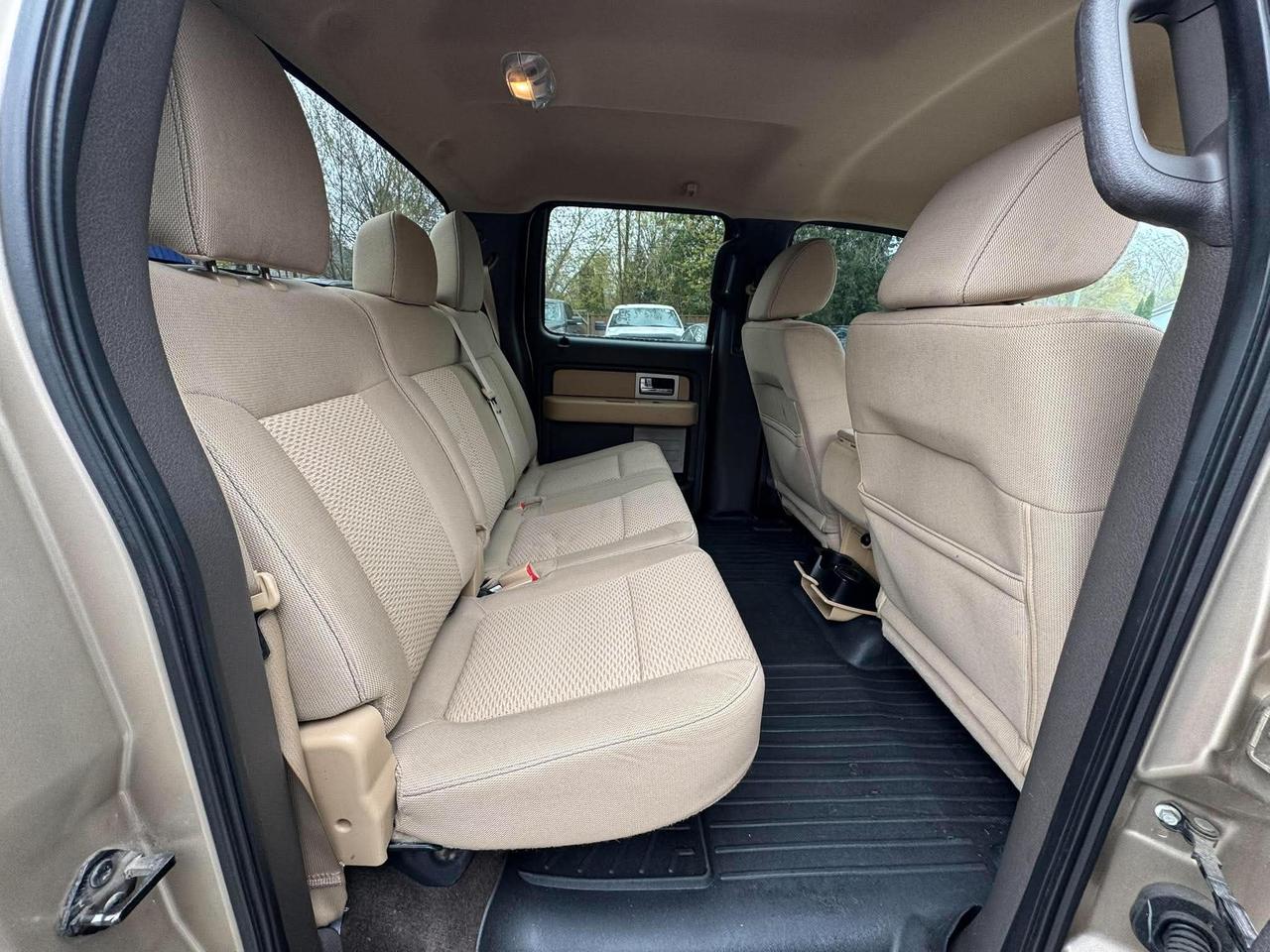 2011 Ford F-150 4WD SUPERCREW 145" XLT Photo