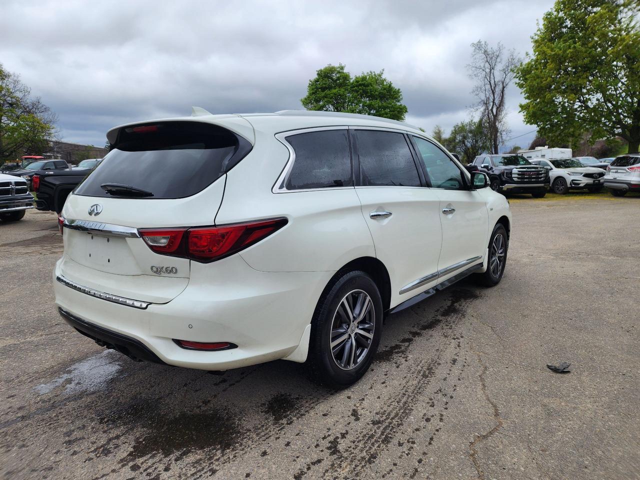 2017 Infiniti QX60 BASE l Clean CarFax l No Accidents l AWD Photo