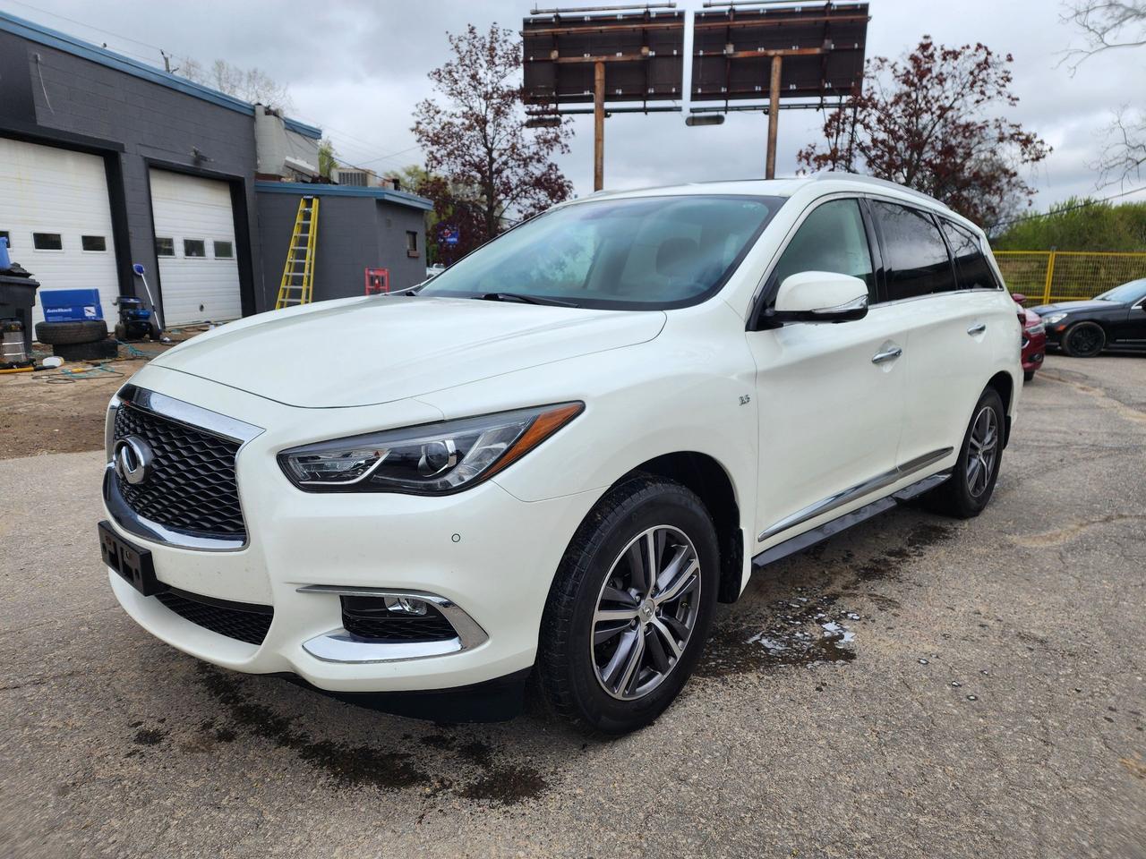 2017 Infiniti QX60 BASE l Clean CarFax l No Accidents l AWD Photo