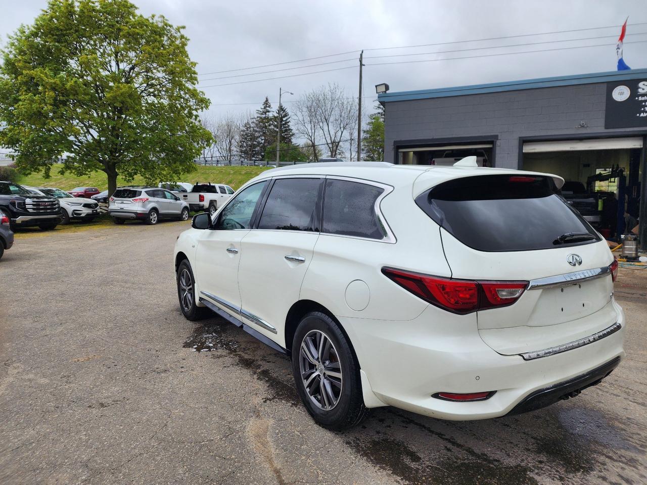 2017 Infiniti QX60 BASE l Clean CarFax l No Accidents l AWD Photo