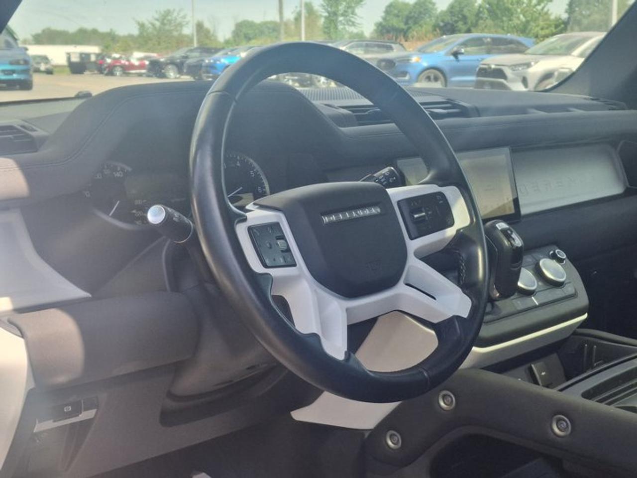 2023 Land Rover Defender SE 4WD | 3.0L | Leather | Sunroof | Nav | 360 Camera | Heated Seats | Power Seat | and More ! Photo