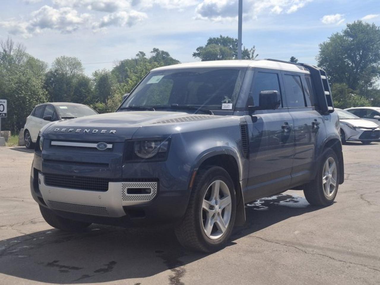 2023 Land Rover Defender SE 4WD | 3.0L | Leather | Sunroof | Nav | 360 Camera | Heated Seats | Power Seat | and More ! Photo0