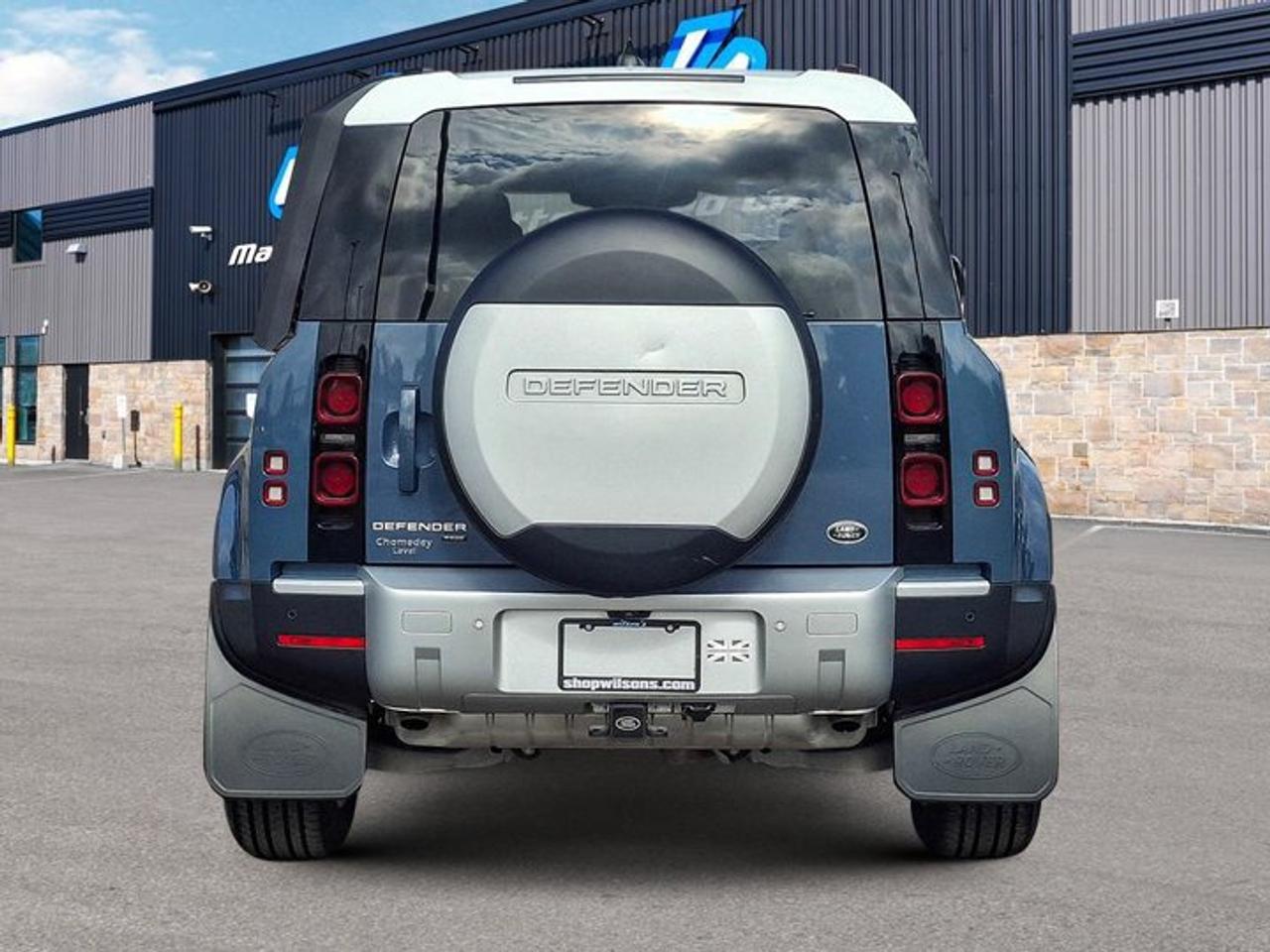 2023 Land Rover Defender SE 4WD | 3.0L | Leather | Sunroof | Nav | 360 Camera | Heated Seats | Power Seat | and More ! Photo