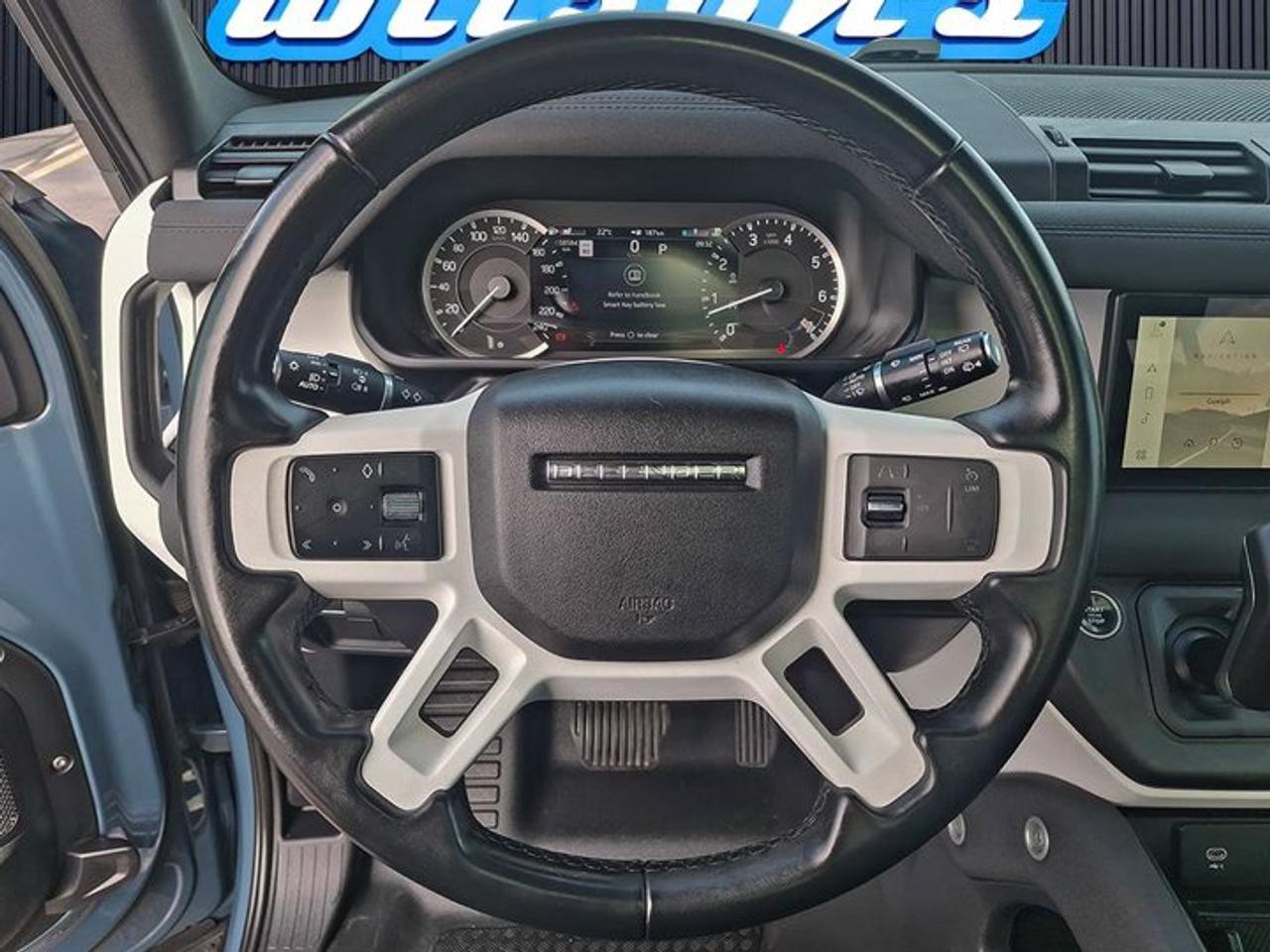 2023 Land Rover Defender SE 4WD | 3.0L | Leather | Sunroof | Nav | 360 Camera | Heated Seats | Power Seat | and More ! Photo