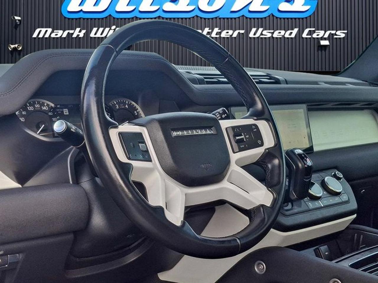 2023 Land Rover Defender SE 4WD | 3.0L | Leather | Sunroof | Nav | 360 Camera | Heated Seats | Power Seat | and More ! Photo