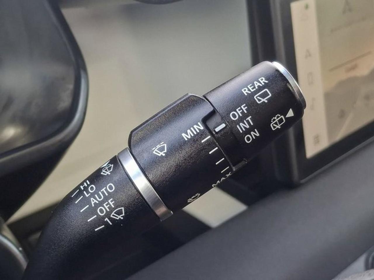 2023 Land Rover Defender SE 4WD | 3.0L | Leather | Sunroof | Nav | 360 Camera | Heated Seats | Power Seat | and More ! Photo