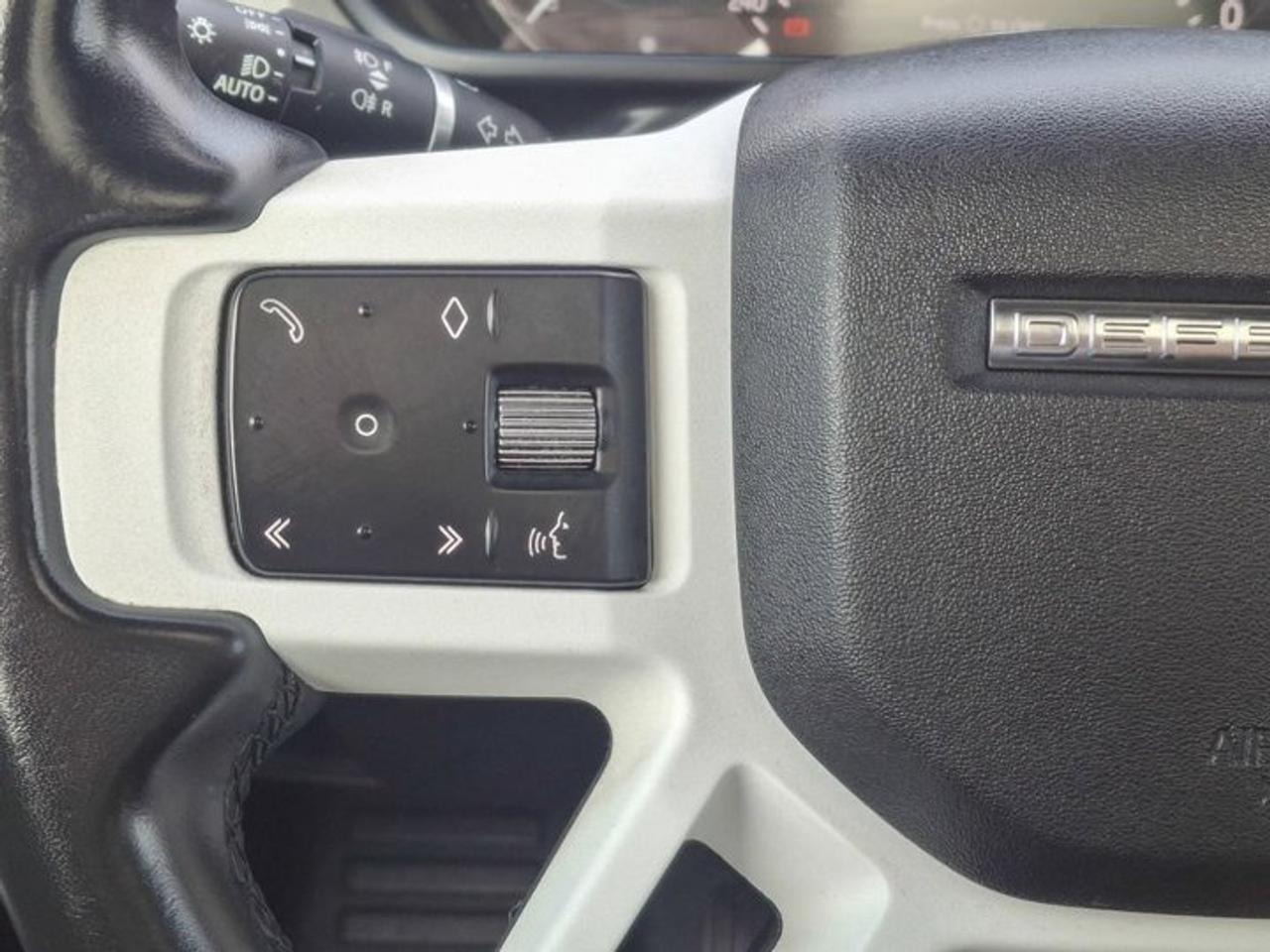2023 Land Rover Defender SE 4WD | 3.0L | Leather | Sunroof | Nav | 360 Camera | Heated Seats | Power Seat | and More ! Photo
