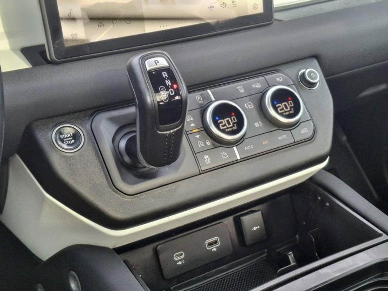 2023 Land Rover Defender SE 4WD | 3.0L | Leather | Sunroof | Nav | 360 Camera | Heated Seats | Power Seat | and More ! Photo